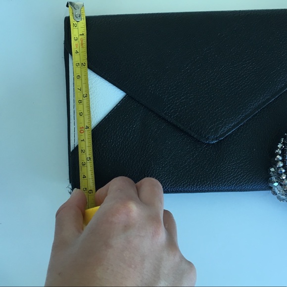 BLACK AND WHITE EDGY FAUX LEATHER ENVELOPE CLUTCH - Picture 4 of 4